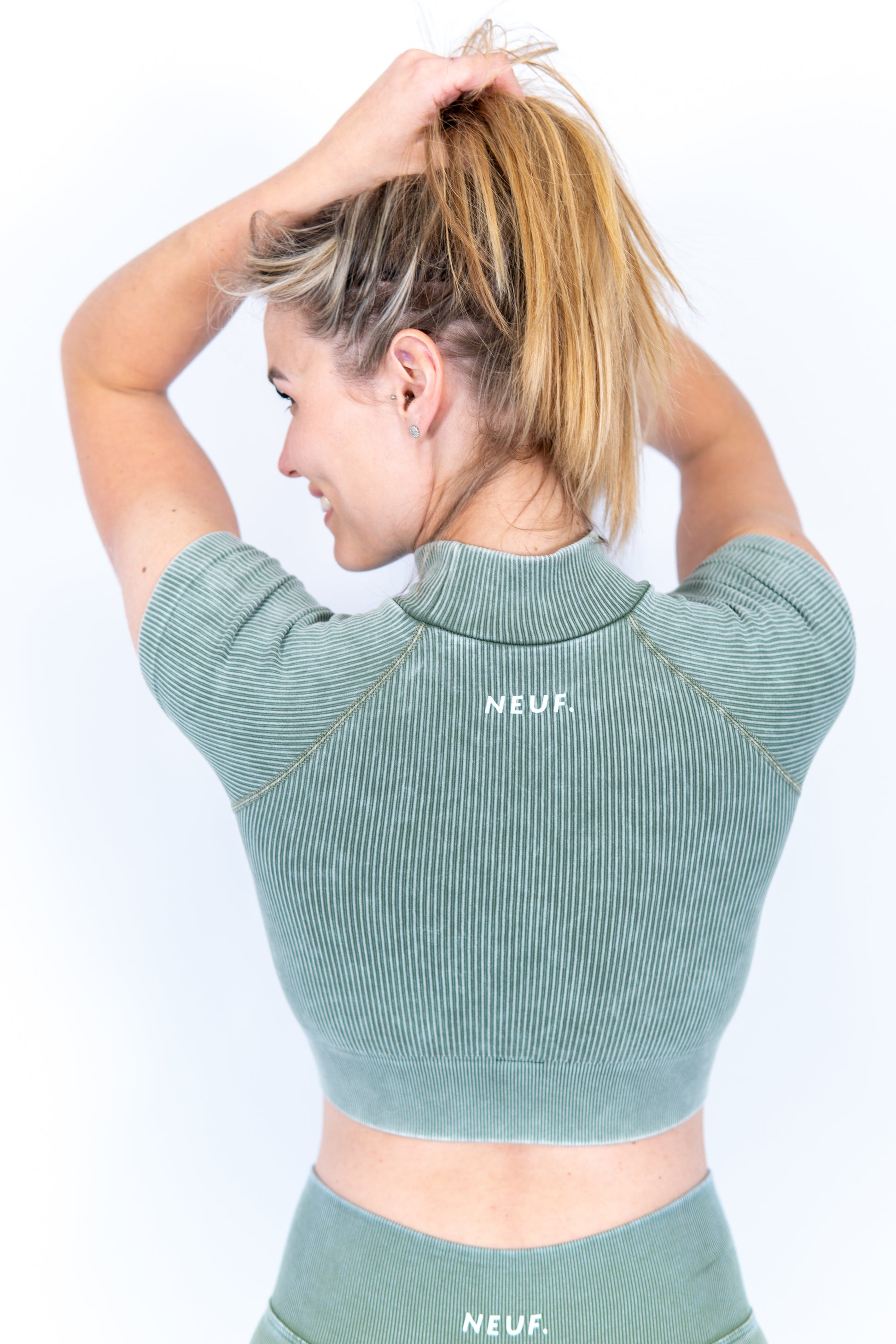 Saint-Calin - Crop Top met Hoge Hals en Korte Mouw | NEUF Sportwear